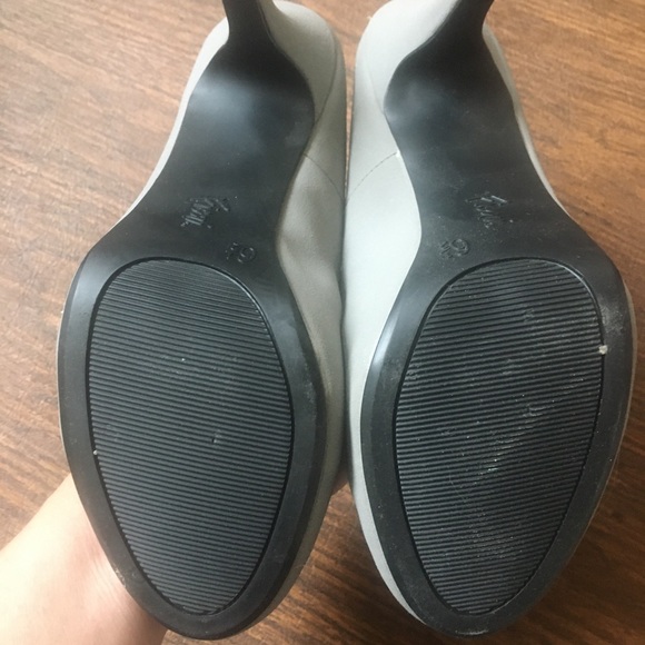 Gray Heels - Picture 3 of 4